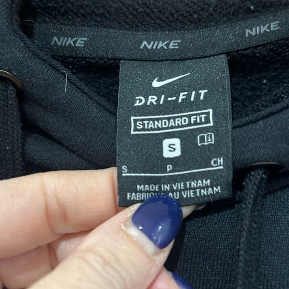 Nike dry fit men’s black and silver athletic hoodie - Picture 5 of 6